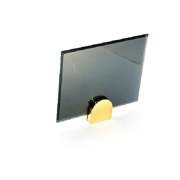 مرايا رمادي